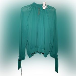 7TH Avenue blouse. 100% polyester.